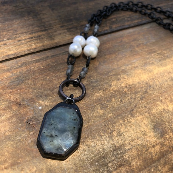 Labradorite and Pearl Gemstone Necklace - Picture 6 of 8